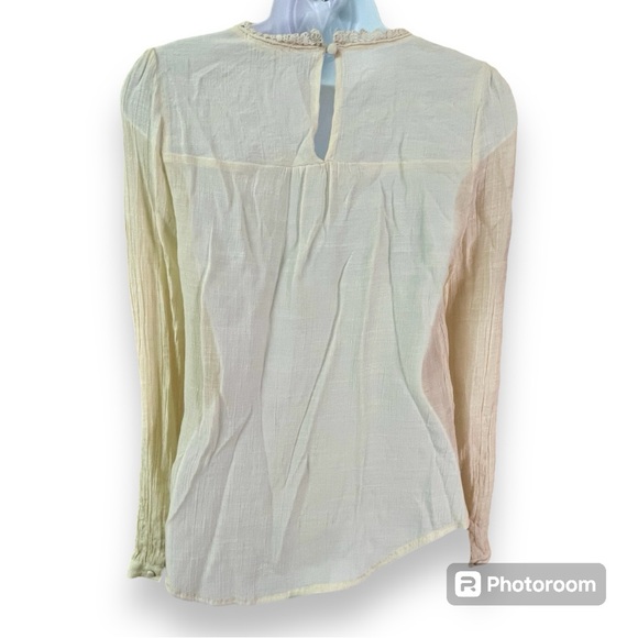 Romantic Cream Blouse - Picture 3 of 5